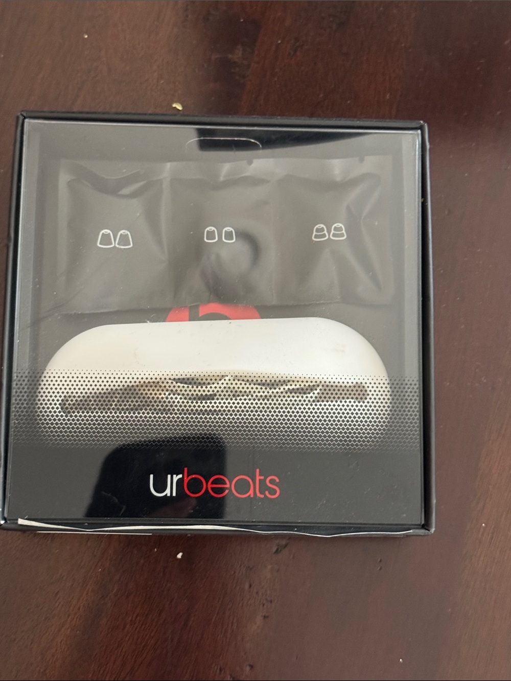 Beats by Dre urBeats In-Ear Earbuds White Carry case extra buds microphone